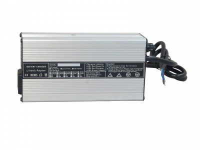 12v/24v/36v铅酸电池充电器免维护电池充电器加水电瓶充电器图3
