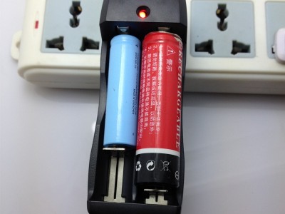 跨境源头工厂 18650 14500双充3.7V锂电池充电器充满自停红绿转灯图4