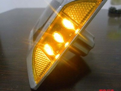 太阳能自发光LED铸铝反光道钉灯 户外防水抗压突起路标路面警示灯图3
